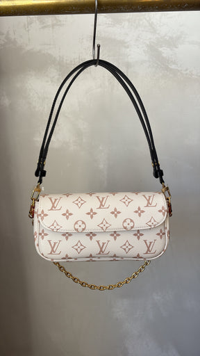 Louis Vuitton White Dune Canvas Monogram Ivy Wallet on Chain