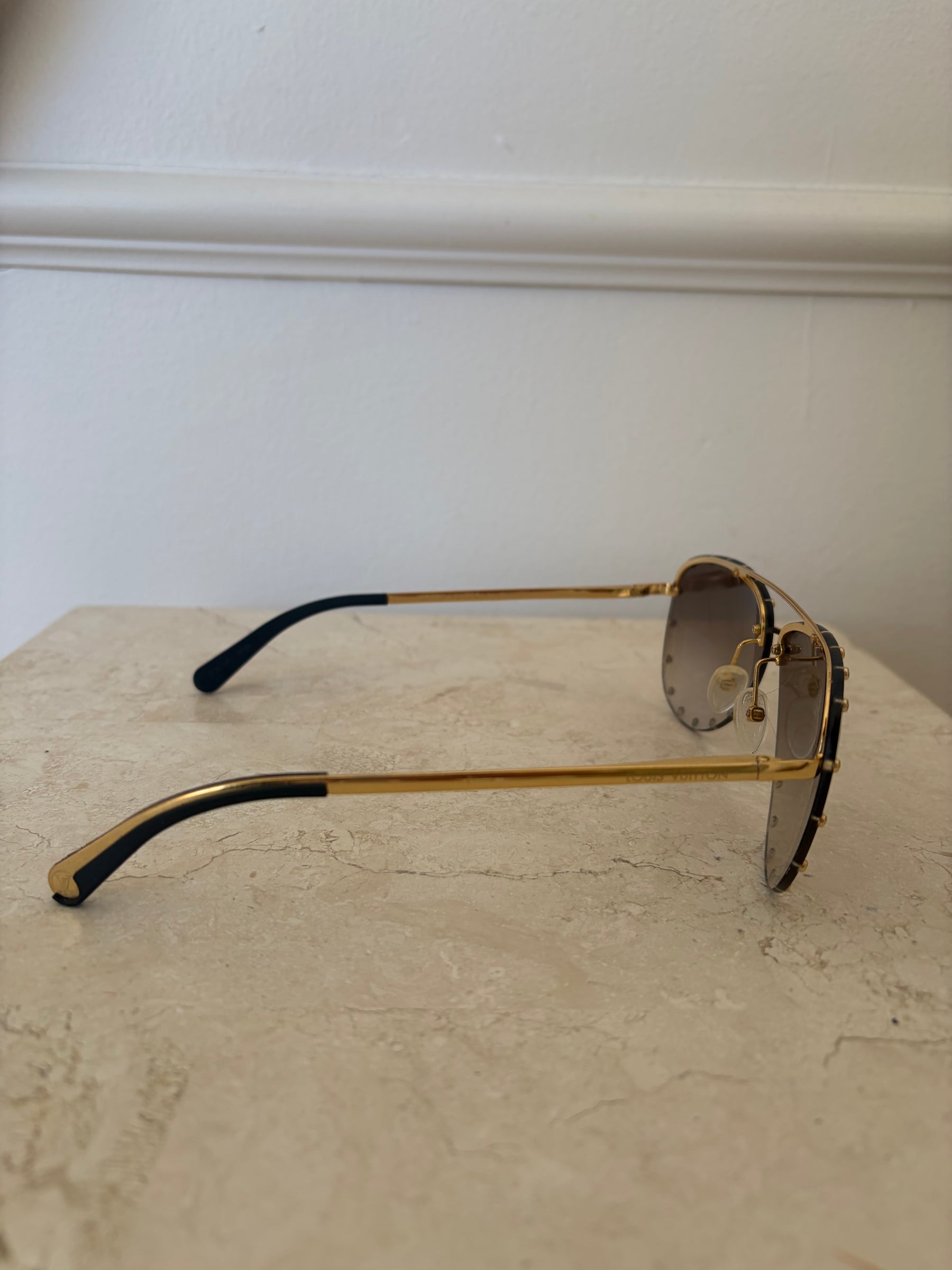 Louis Vuitton The party Sunglasses Gold Studs