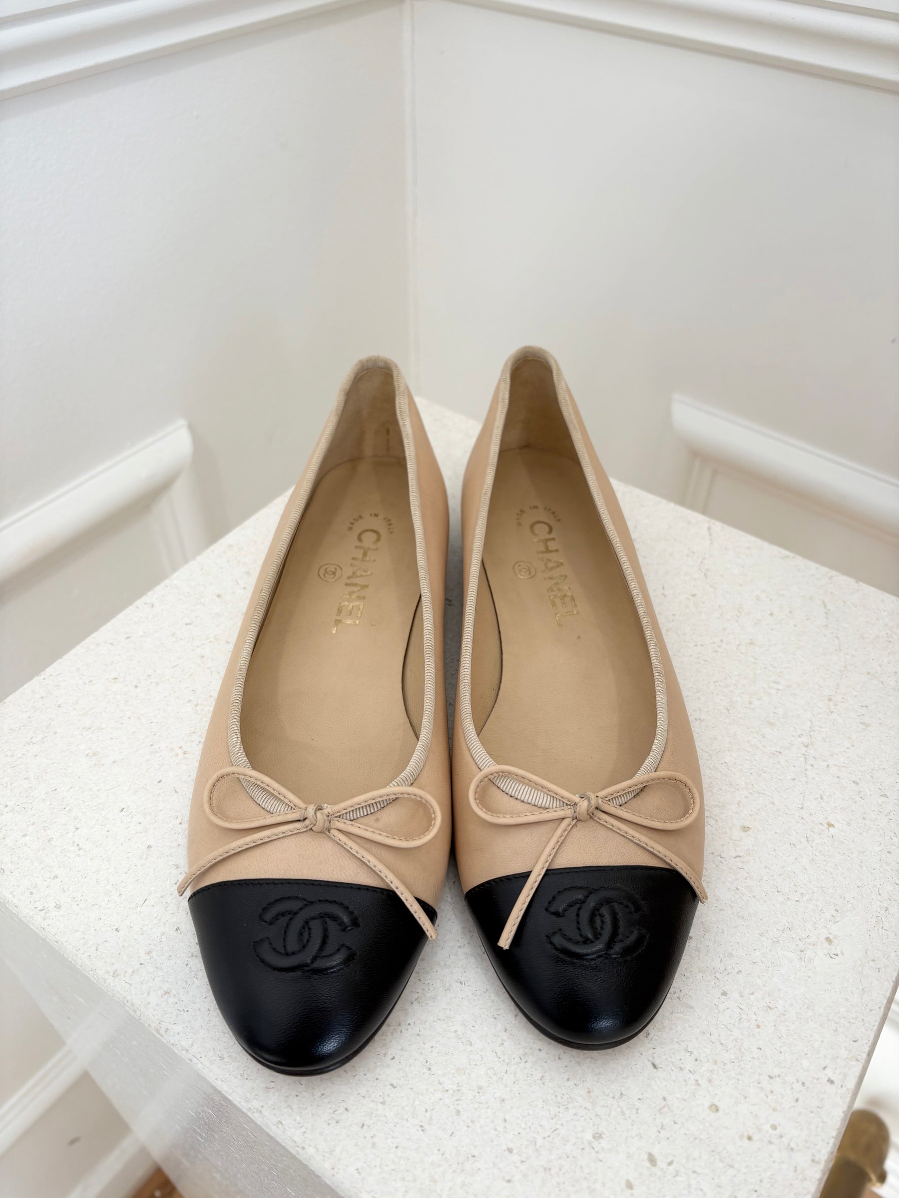 Chanel Beige and Black Ballet Flats, 38