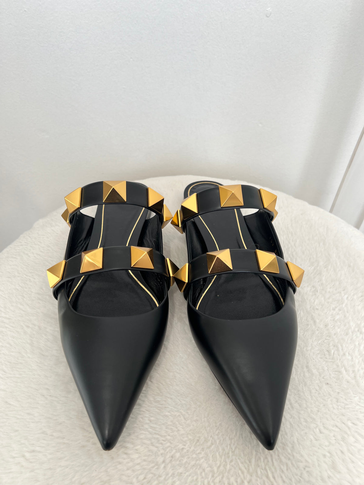 Valentino Garavani Black Pointed Roman Stud Flats, 40