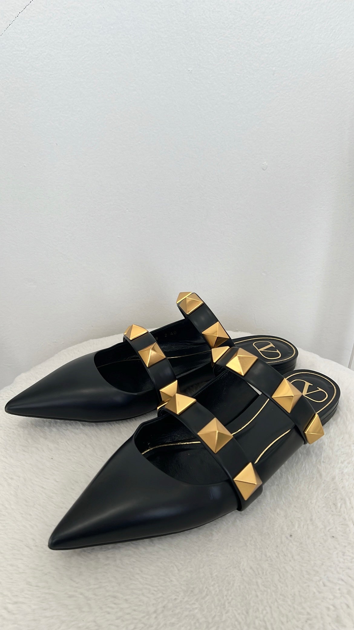 Valentino Garavani Black Pointed Roman Stud Flats, 40