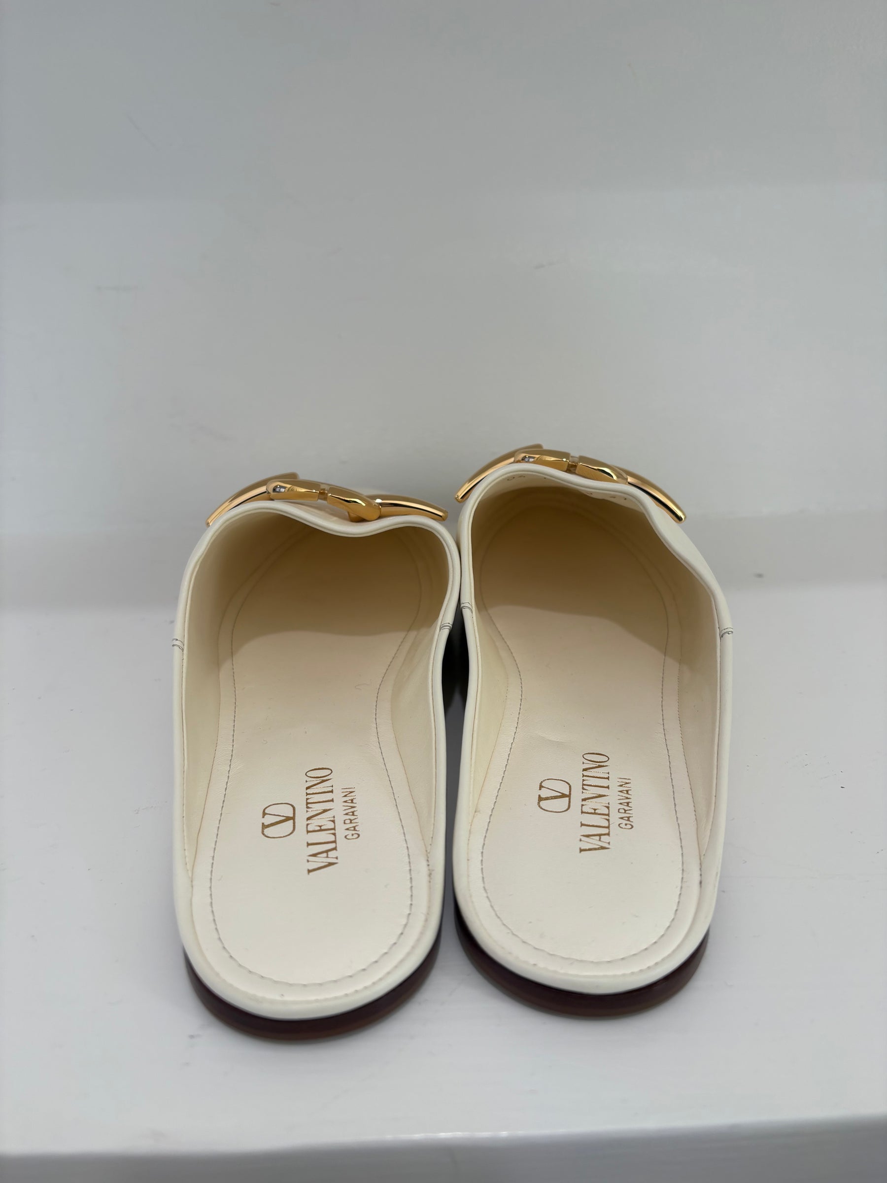 Valentino Garavani Cream Leather Logo Slipper, 41