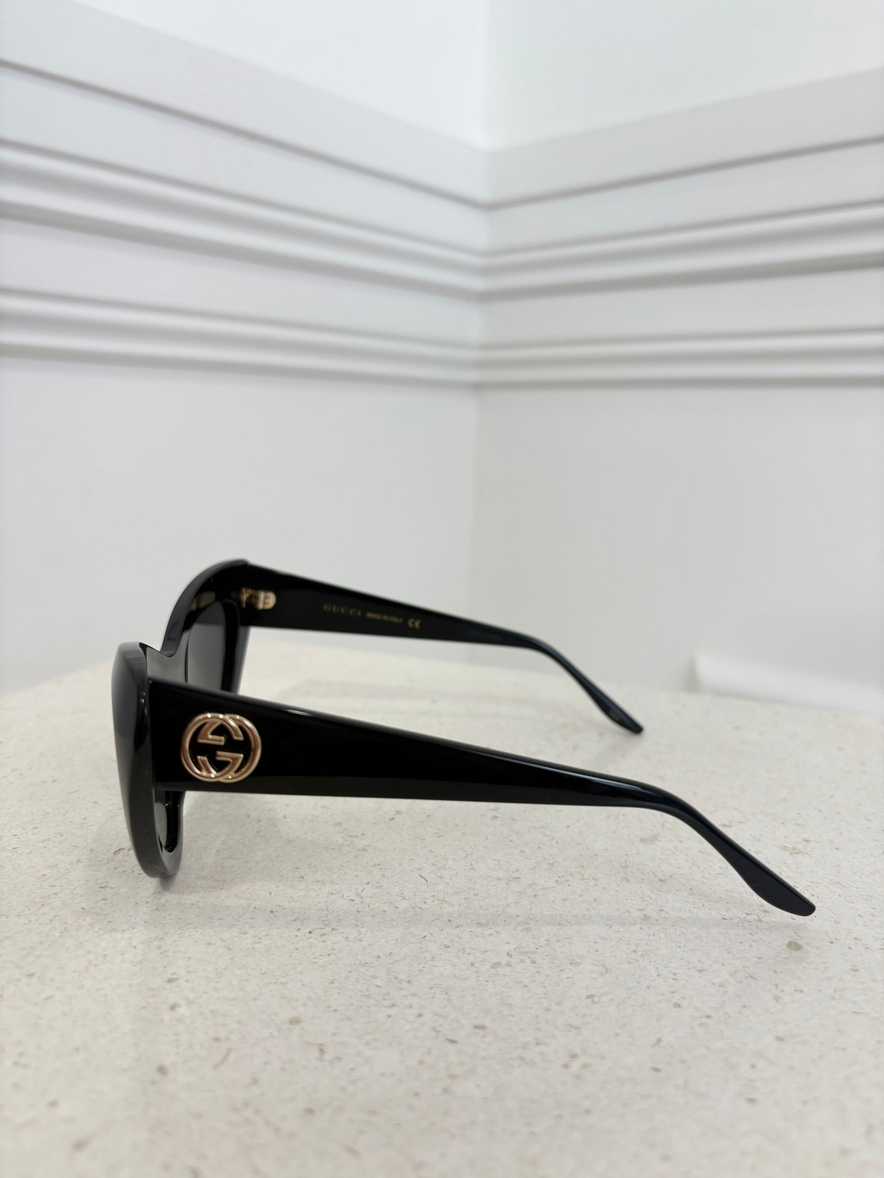 Gucci Cat Eye sunglasses Black