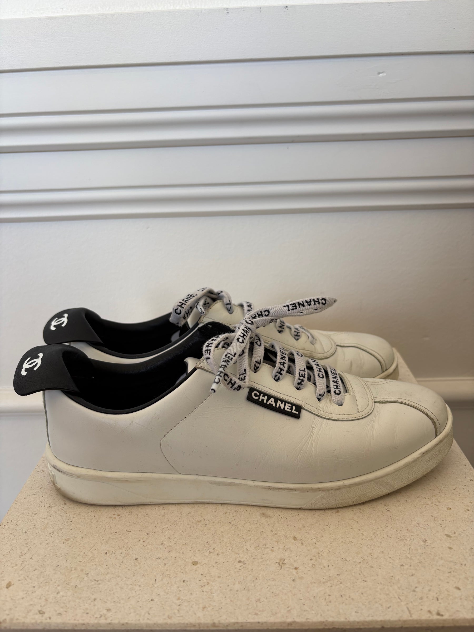 Chanel White Sneakers With Logo Laces, 39