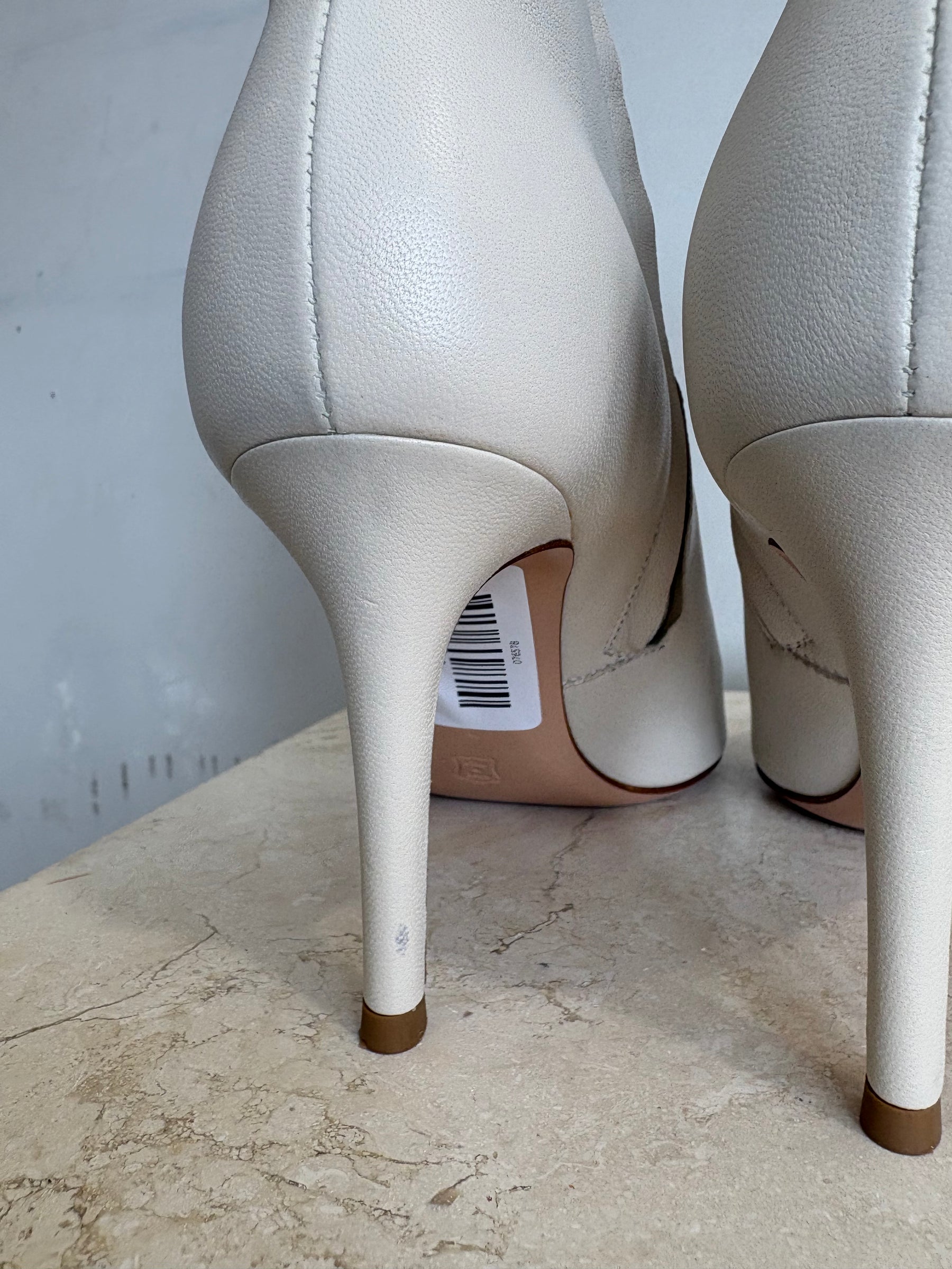 Gianvito Rossi Ivory Leather Pointed Ankle Boot, 36.5