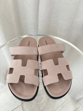 Hermès Chypre Sandals In Rose Porcelaine, 41.5