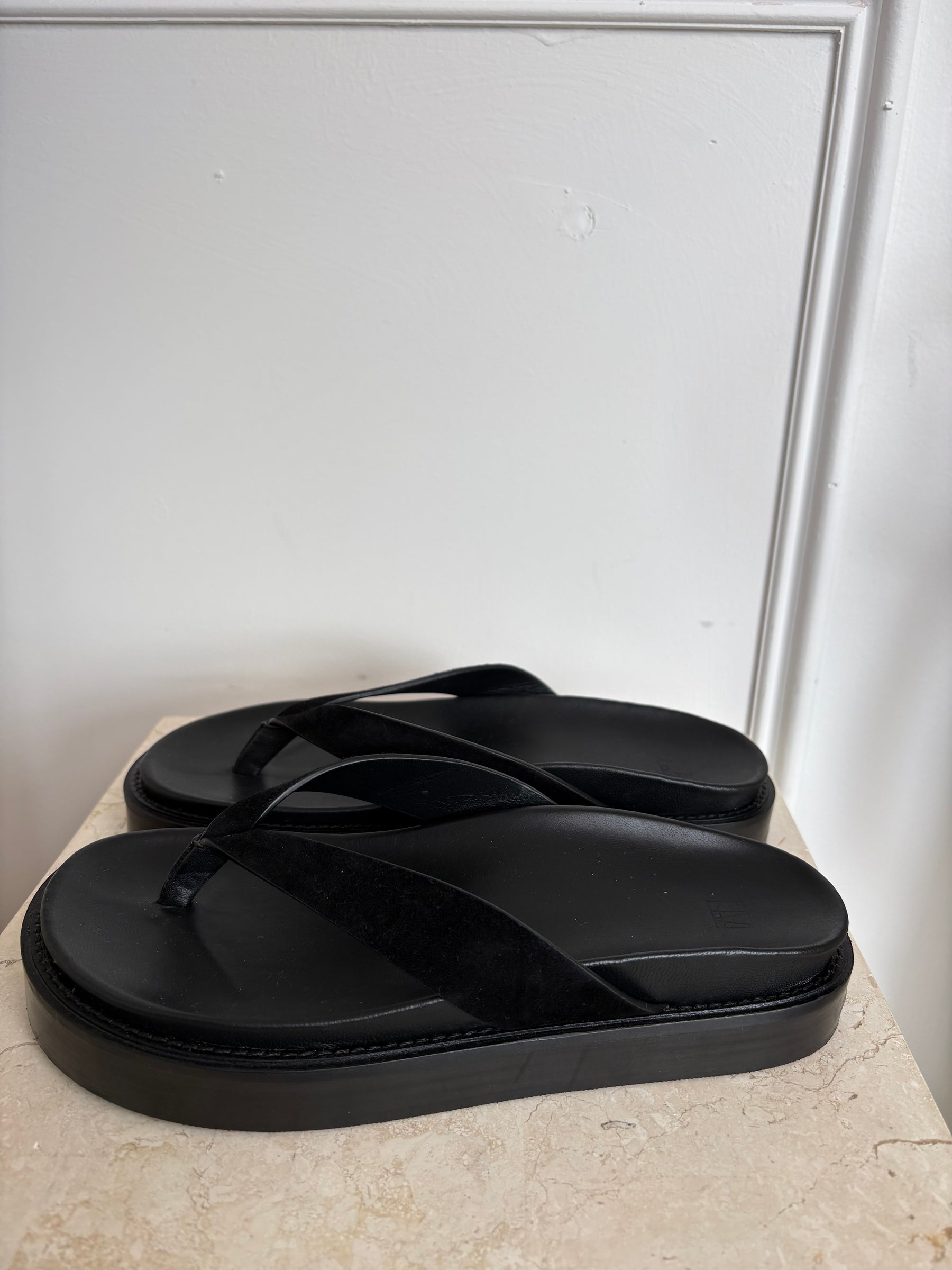 Camilla and Marc Black Suede Platform Thongs, 37
