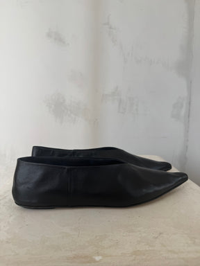 Victoria Beckham Black Leather Pointed Flats, 39
