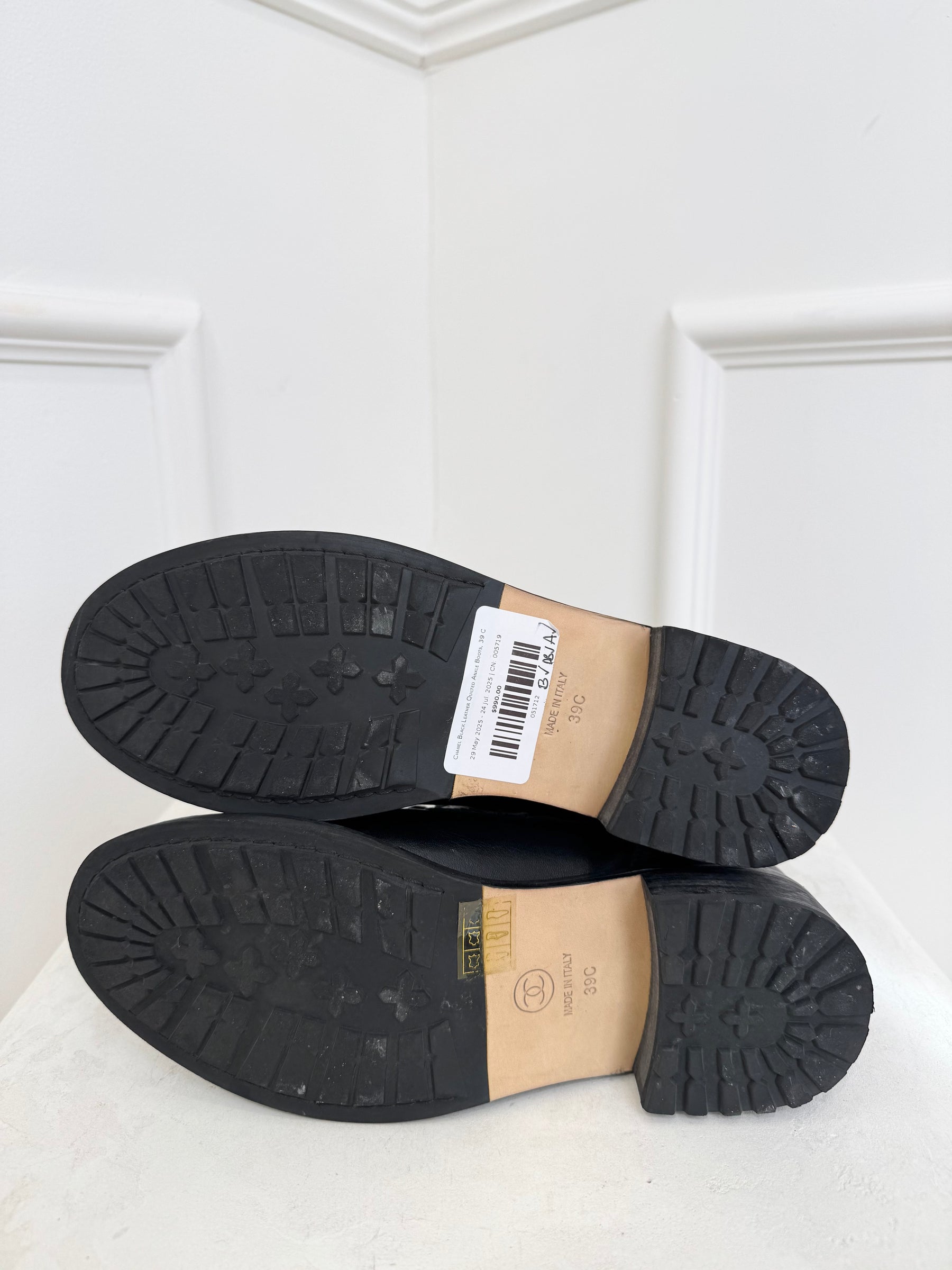 Chanel Black Leather Quilted Ankle Boots - COUNTERFEIT, 39 C