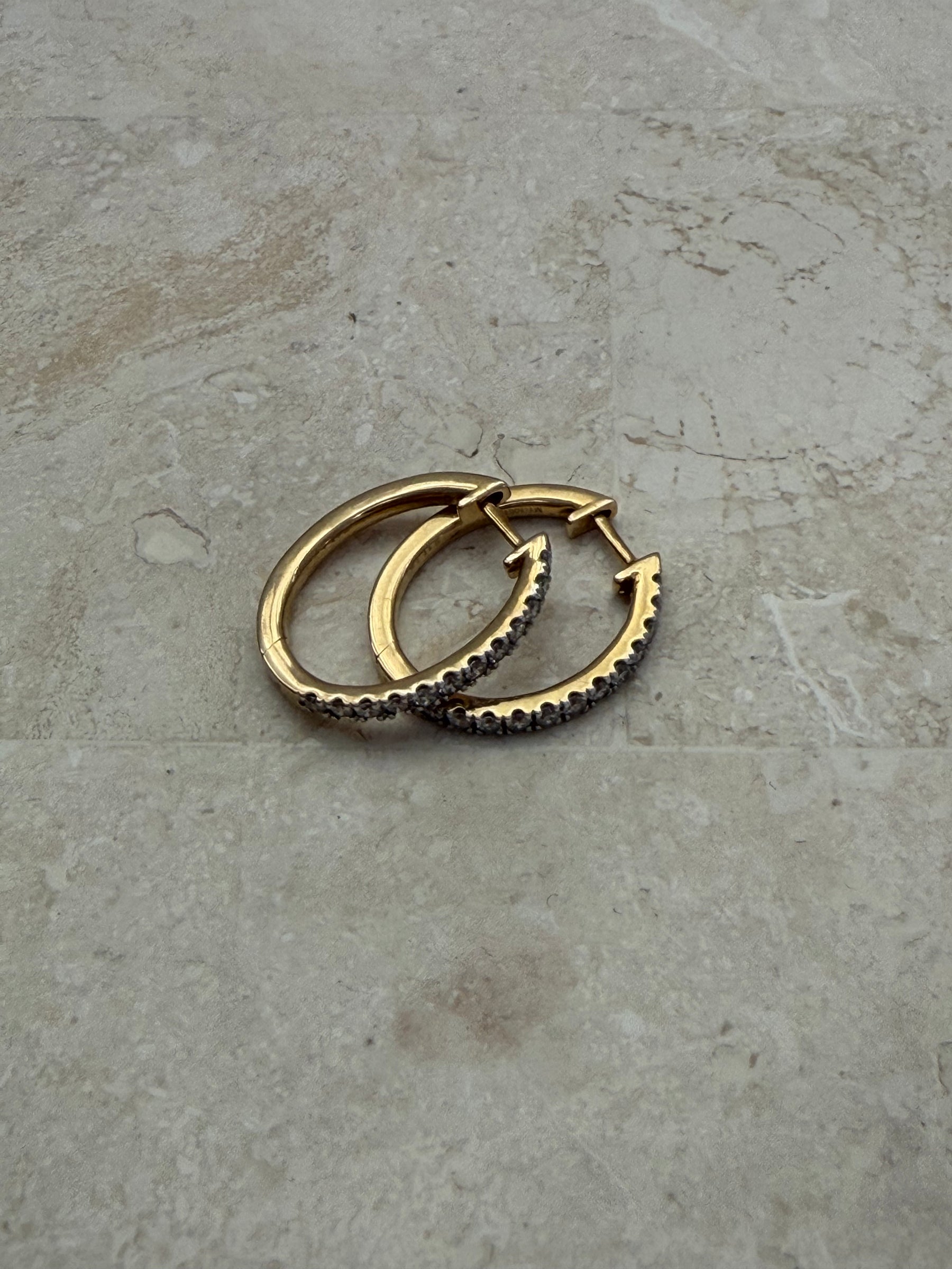 Jan Logan 9k Gold and Diamond Hoop Earring