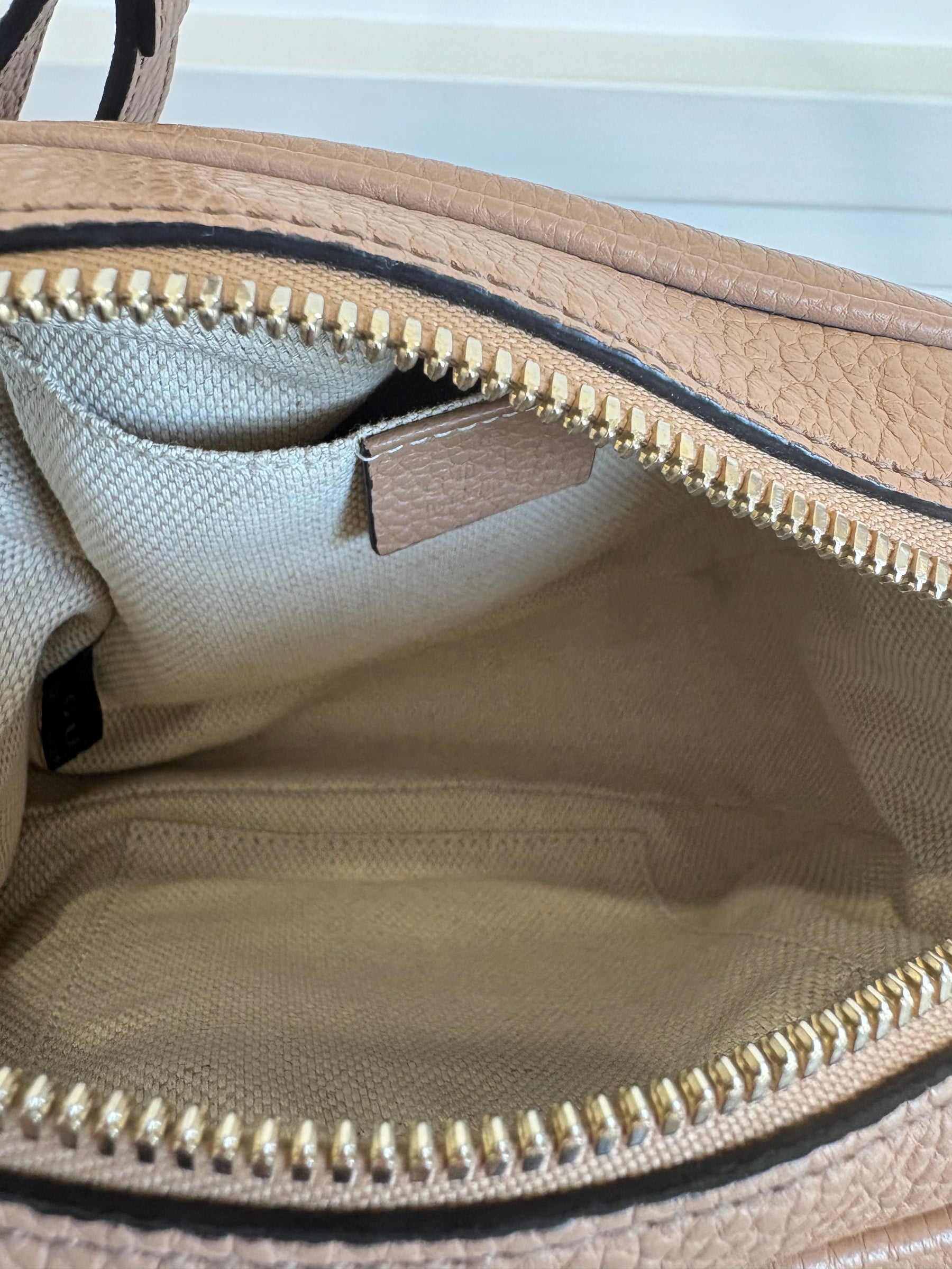 Gucci Grained Leather Disco Soho Bag Beige