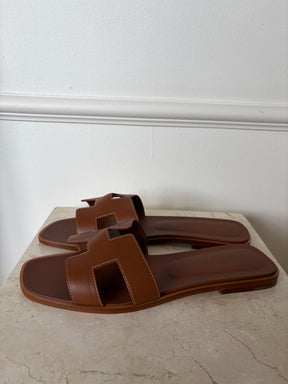 Hermès Tan Oran Sandals, 41