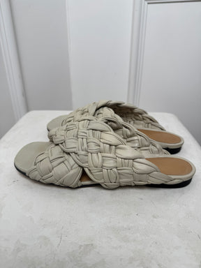 Bottega Veneta Cream Stone Woven Leather Slides, 39