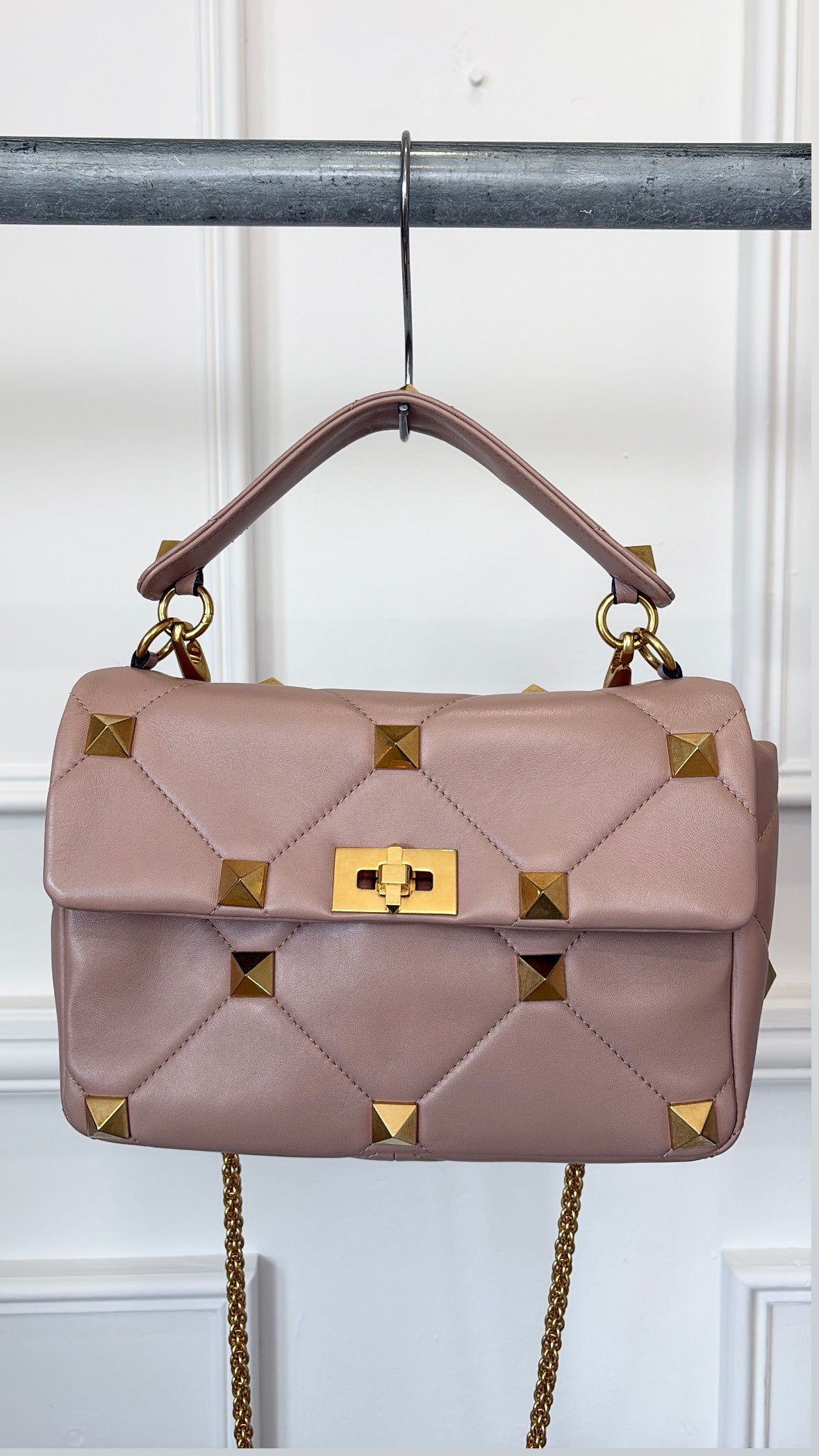 Valentino Garavani Roman Stud Leather Handbag With Shoulder Chain Blush