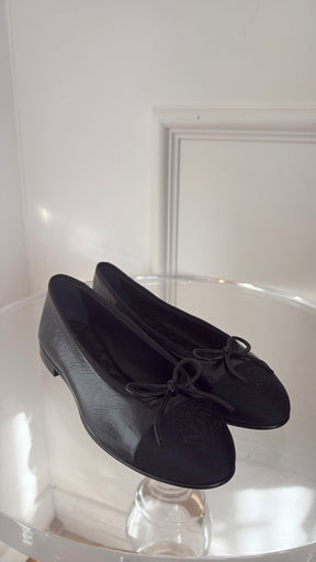 Chanel Black Patent Leather Ballerinas, 36.5 C