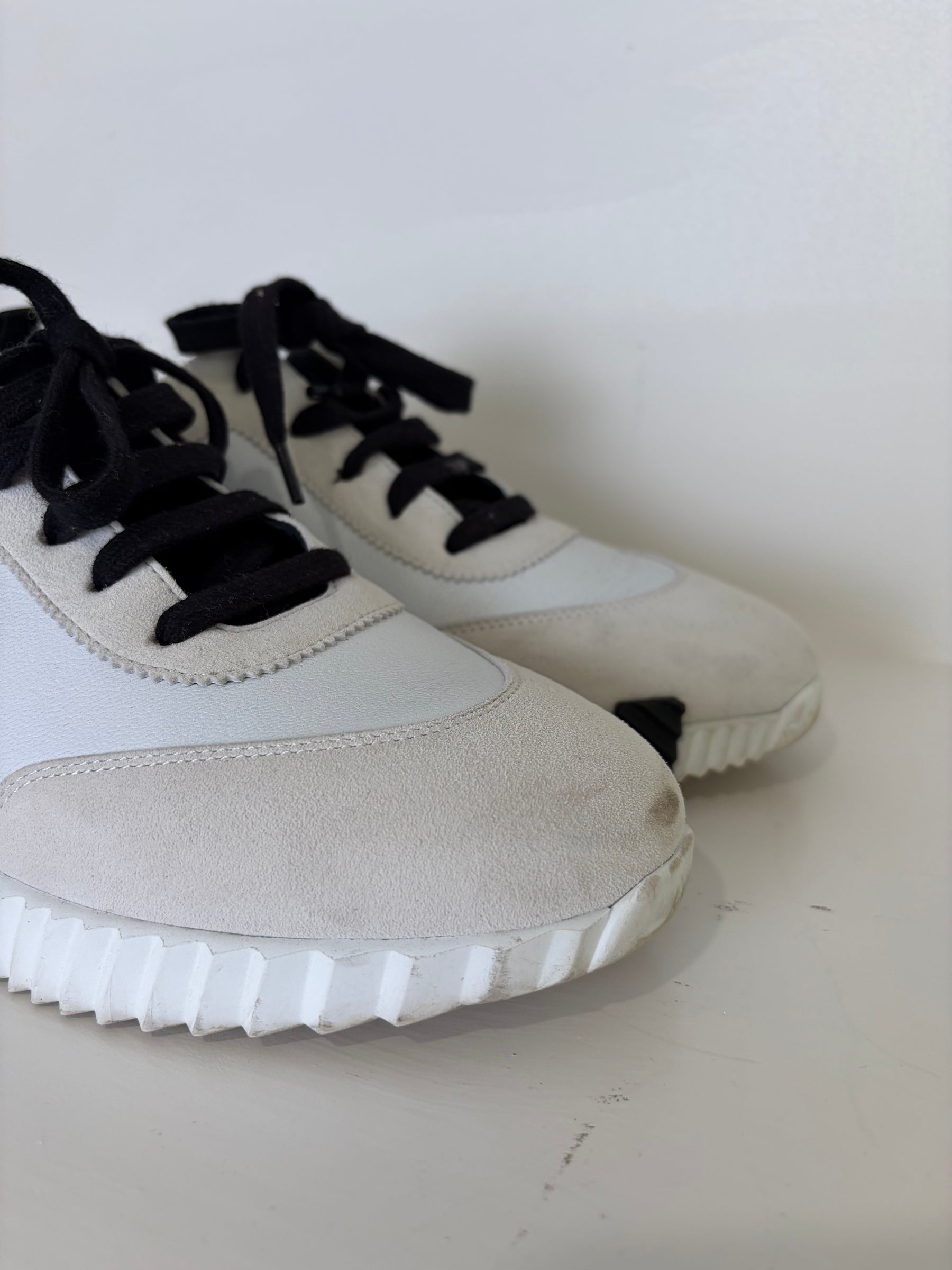 Hermès White Leather Bounce Sneaker with Black Details, 40