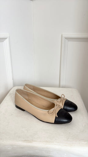Chanel Beige and Black Leather Ballet Flats, 39