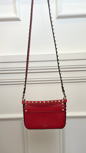 Valentino Garavani Rockstud Crossbody Bag In Red Grainy Leather