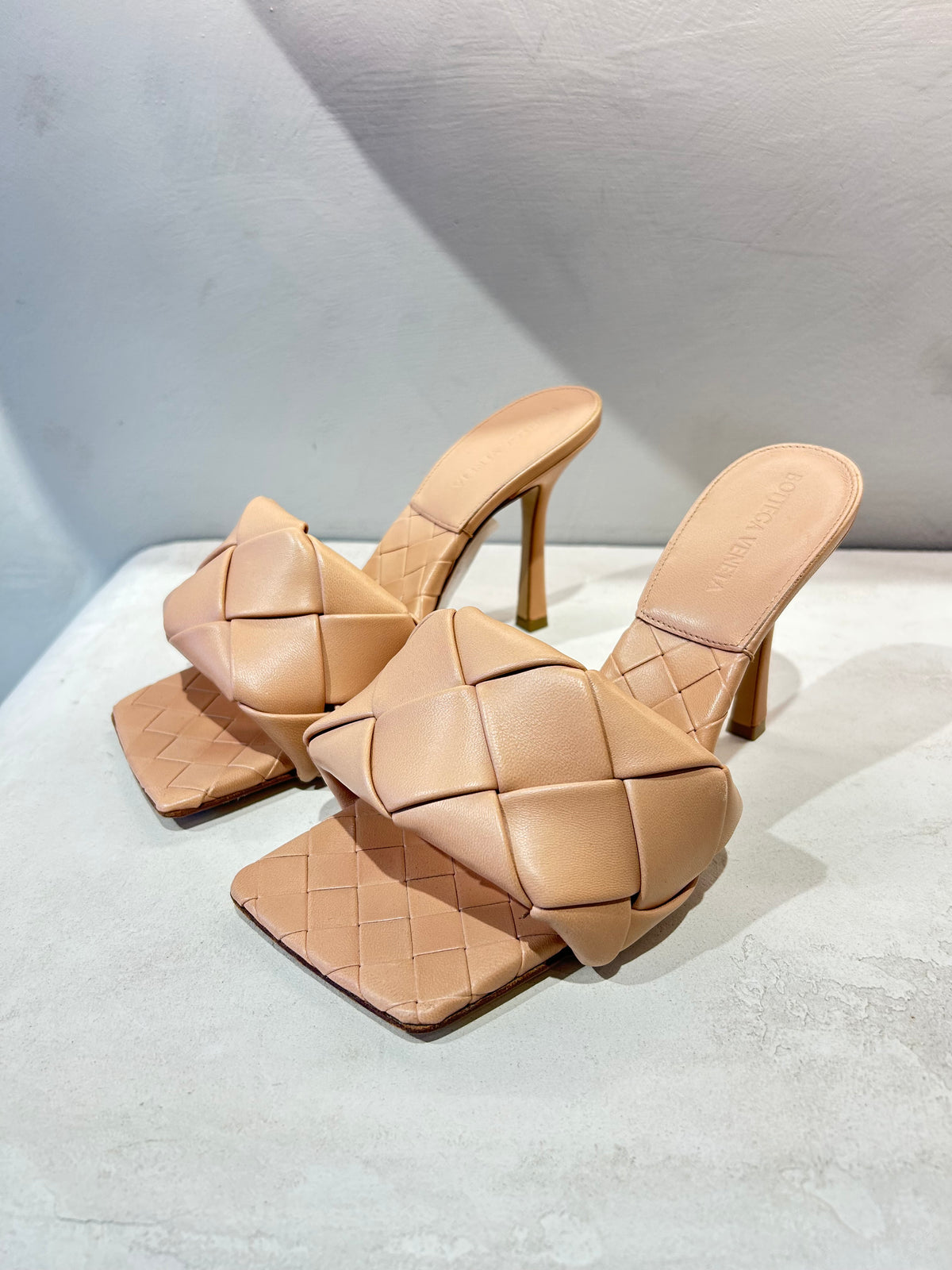 Bottega Veneta Lido Mules In Beige, 37