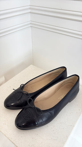 Chanel Leather Ballet Flats CC Patent Toe In Black, 37.5