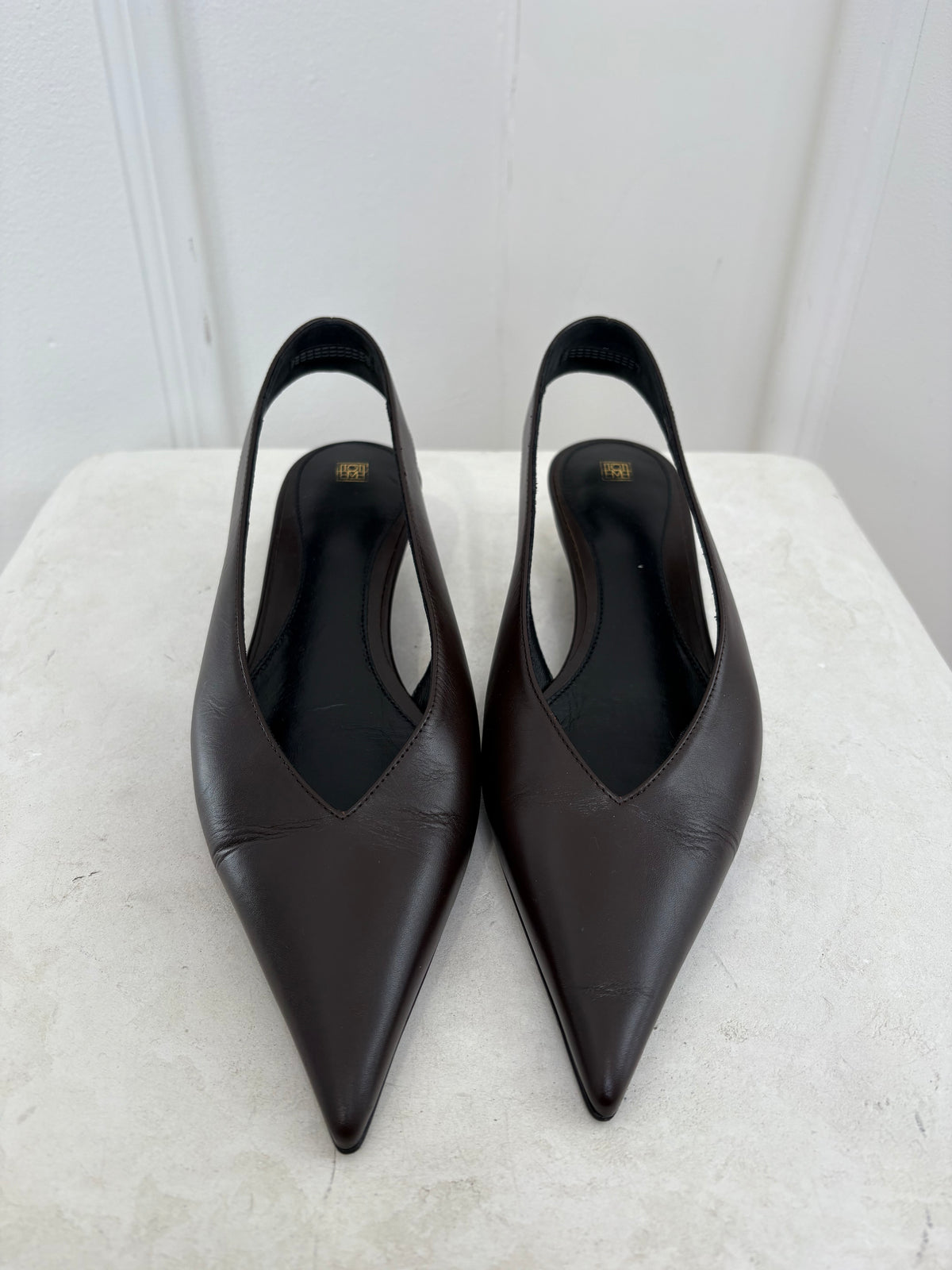 Totême Chocolate Leather Pointed Slingback, 37