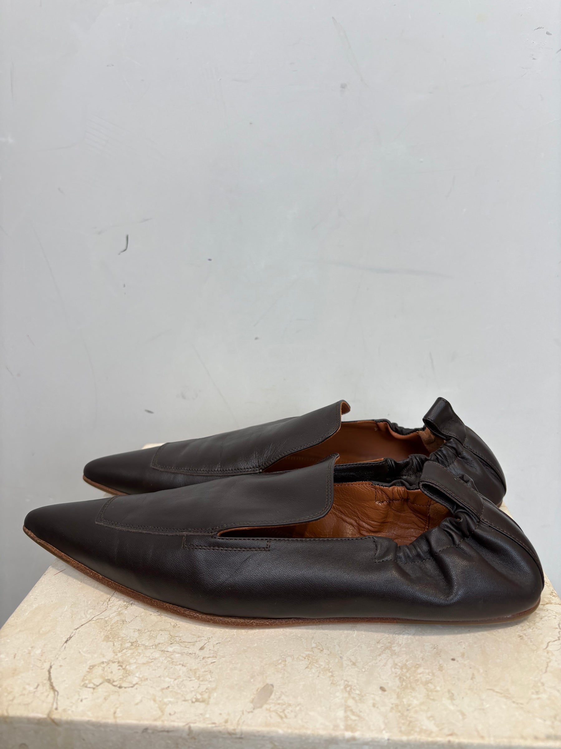 Camilla and Marc Brown Leather Pointed Flats, 41