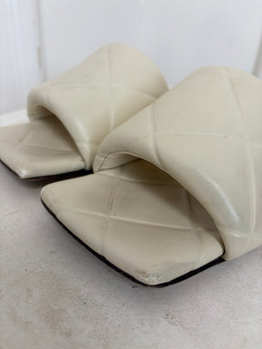 Bottega Veneta Cream Quilted Leather Lido Slides, 39.5