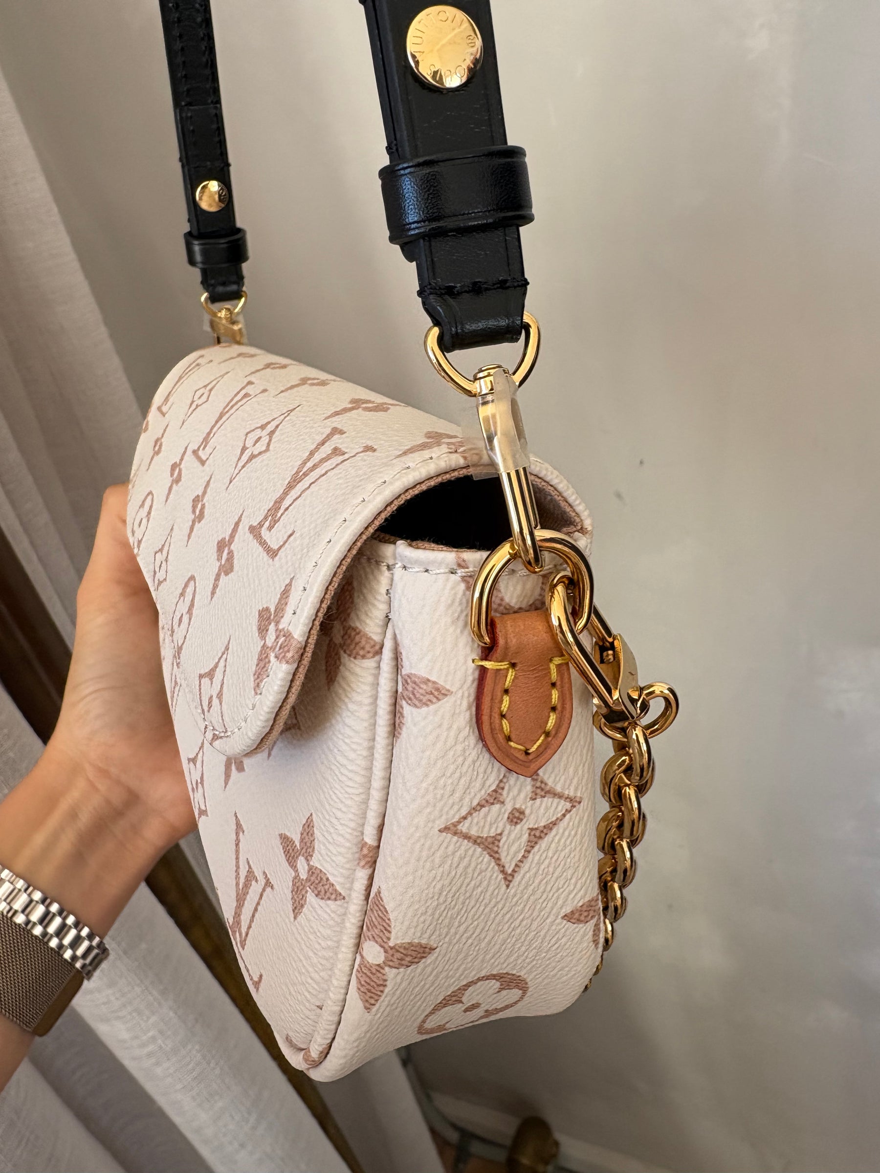 Louis Vuitton White Dune Canvas Monogram Ivy Wallet on Chain