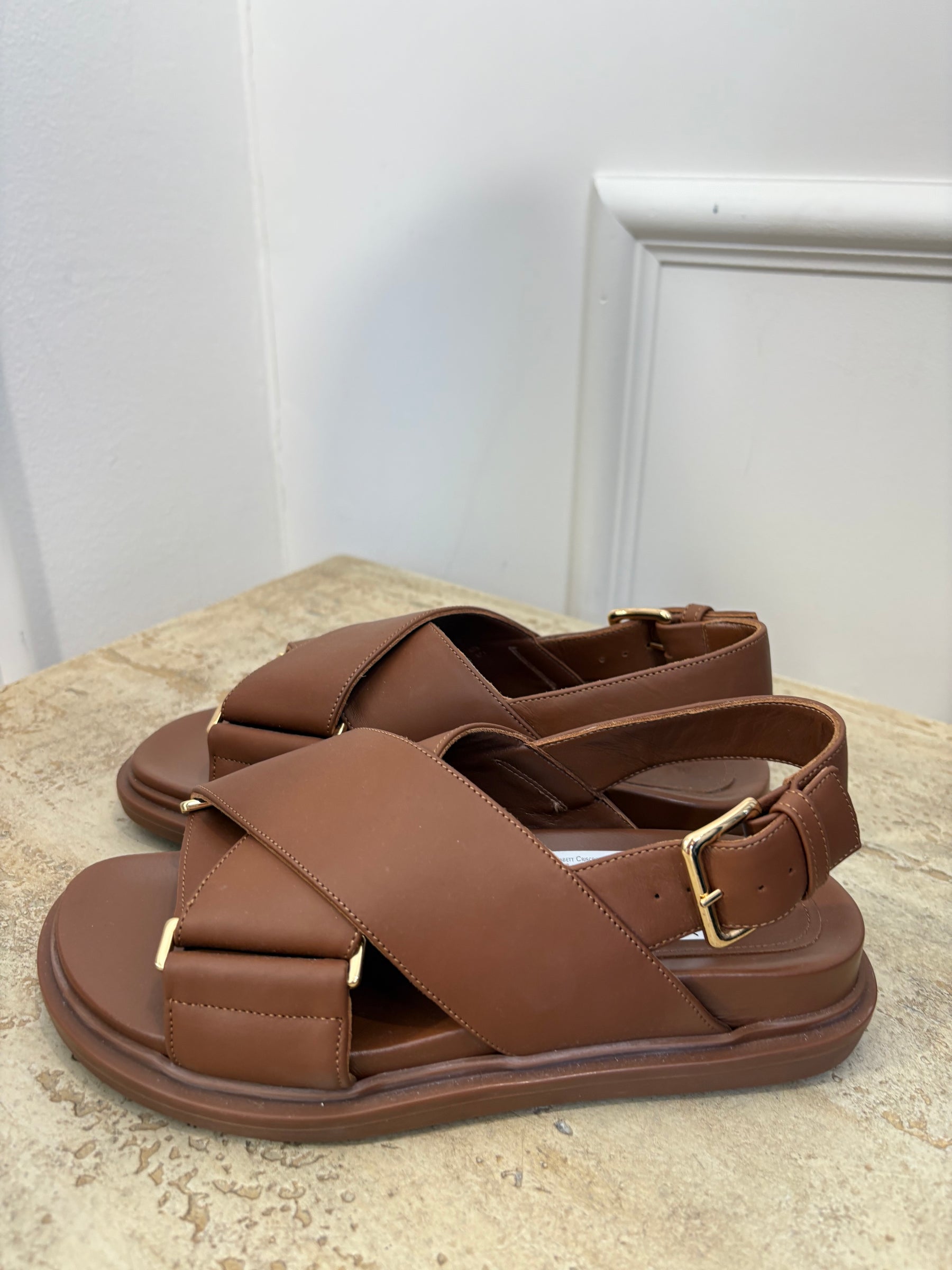 Marni Fussbett Criscross Sandal In Gold Brown, 35