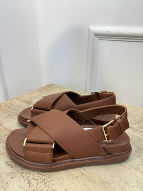 Marni Fussbett Criscross Sandal In Gold Brown, 35