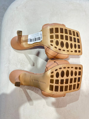 Bottega Veneta Lido Mules In Beige, 37