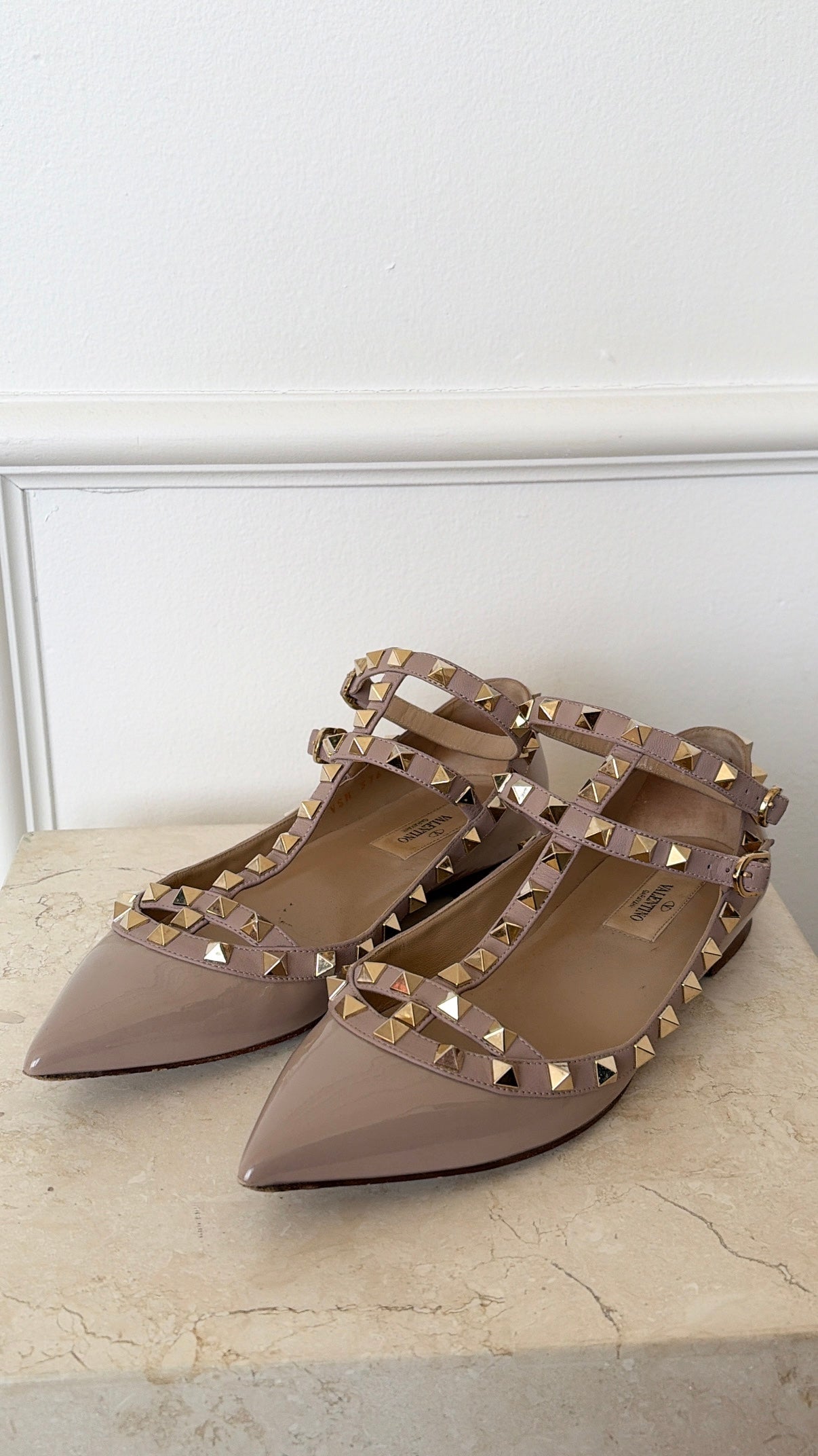 Valentino Garavani Beige Patent Leather Rockstud Cage Flats, 37