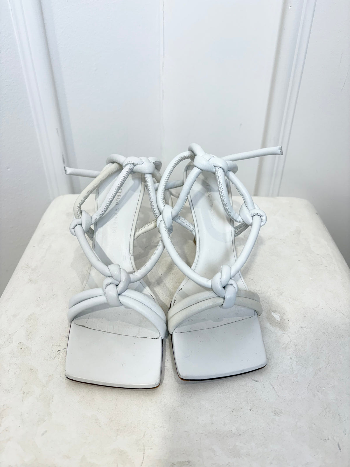 Bottega Veneta White Leather Knot Heeled Sandals, 37