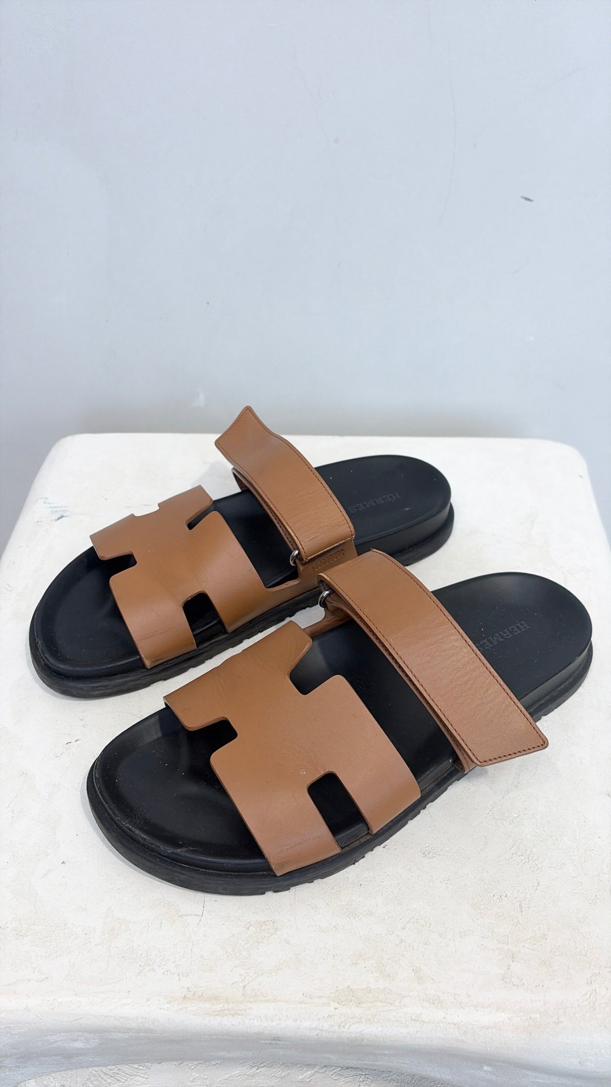 Hermès Chypre Sandals Tan, 40.5