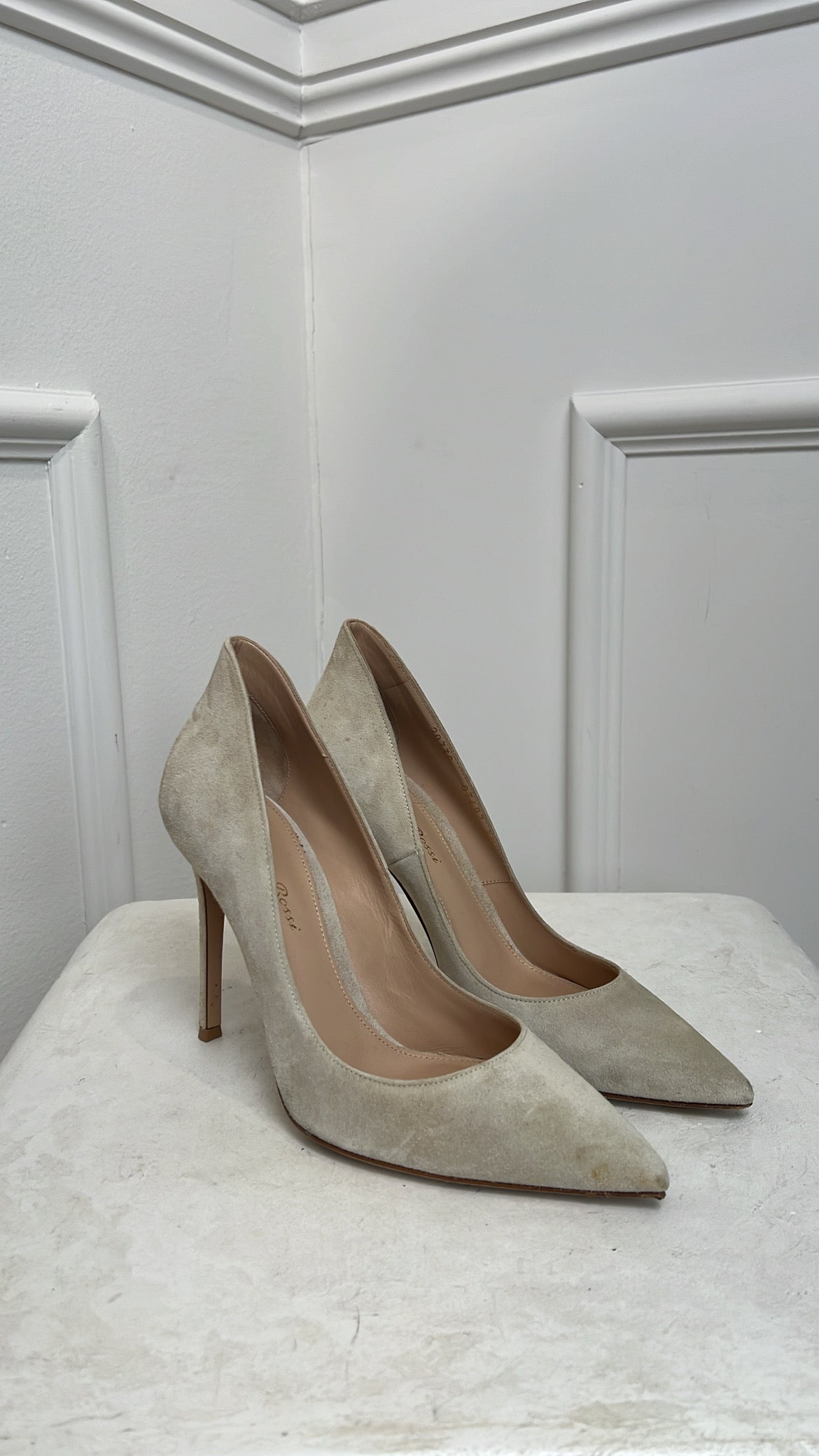 Gianvito Rossi Ellipsis Beige Suede Pumps, 38