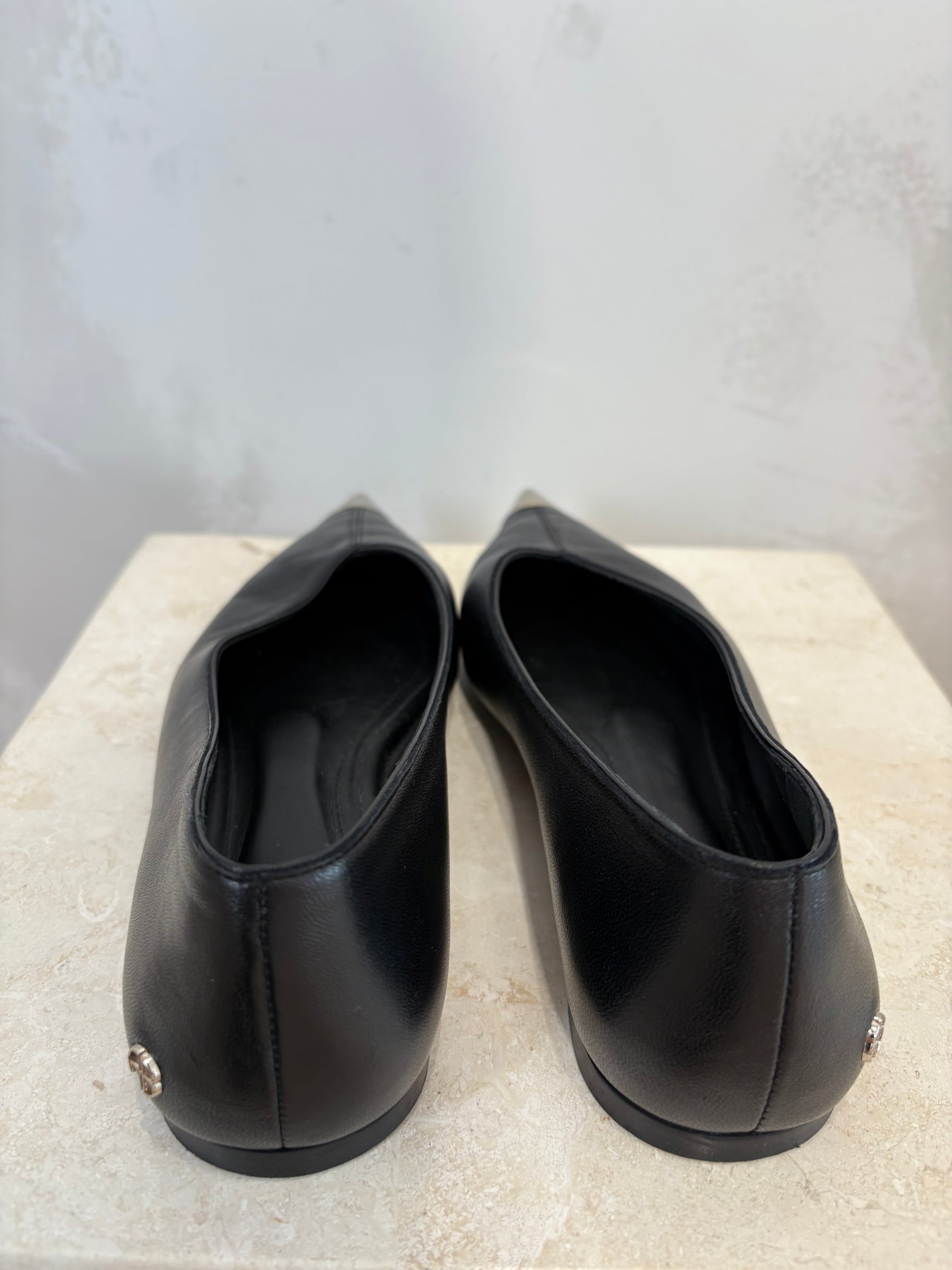 Anine Bing Black Leather Silver Pointed Flats, 37