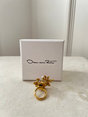 Oscar de la Renta Raised Floral Crystal Ring