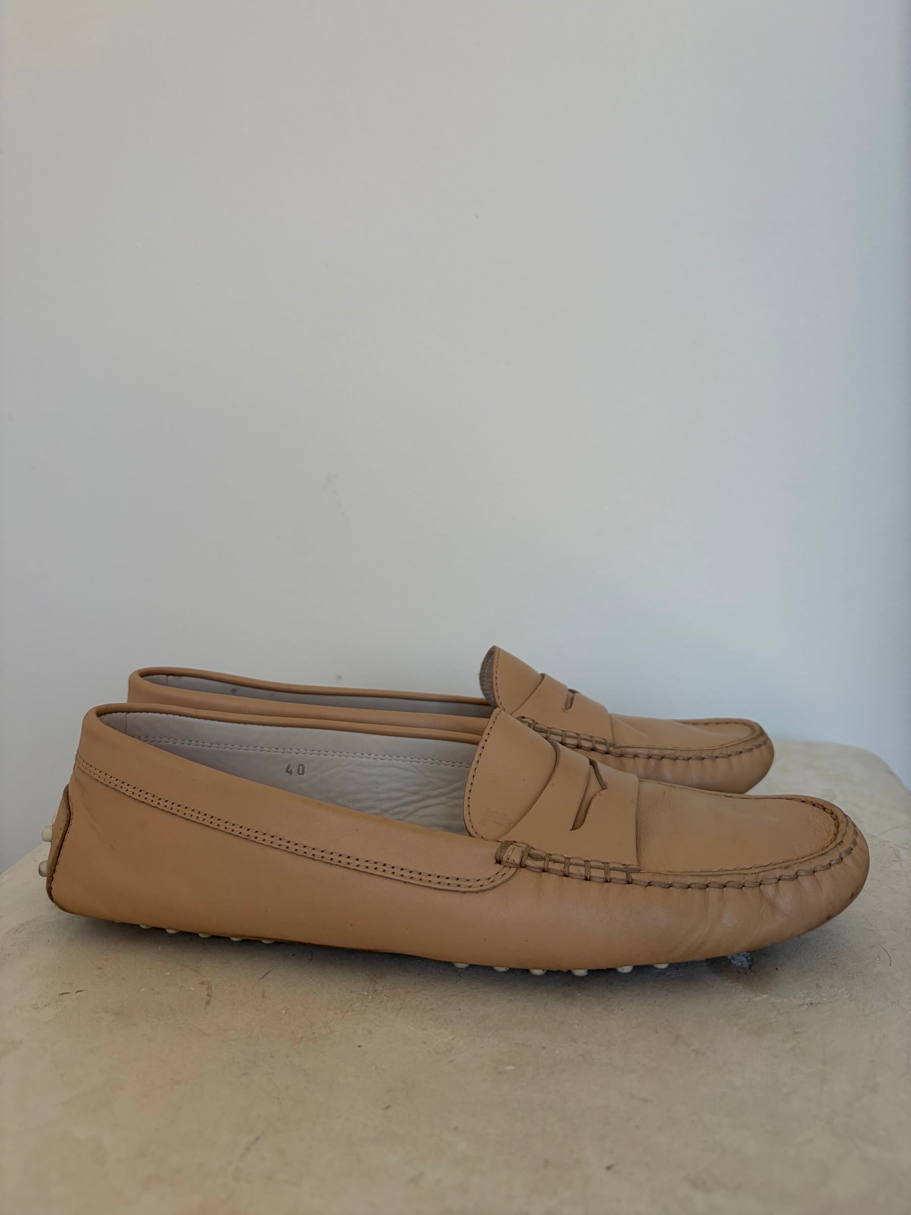 Tod's Beige Leather Driving Loafer, 40
