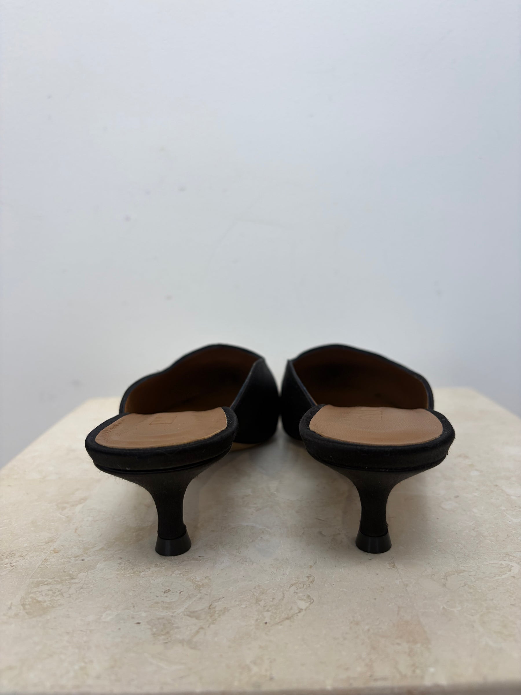 Le Monde Beryl Black Kitten Heel Mules, 36
