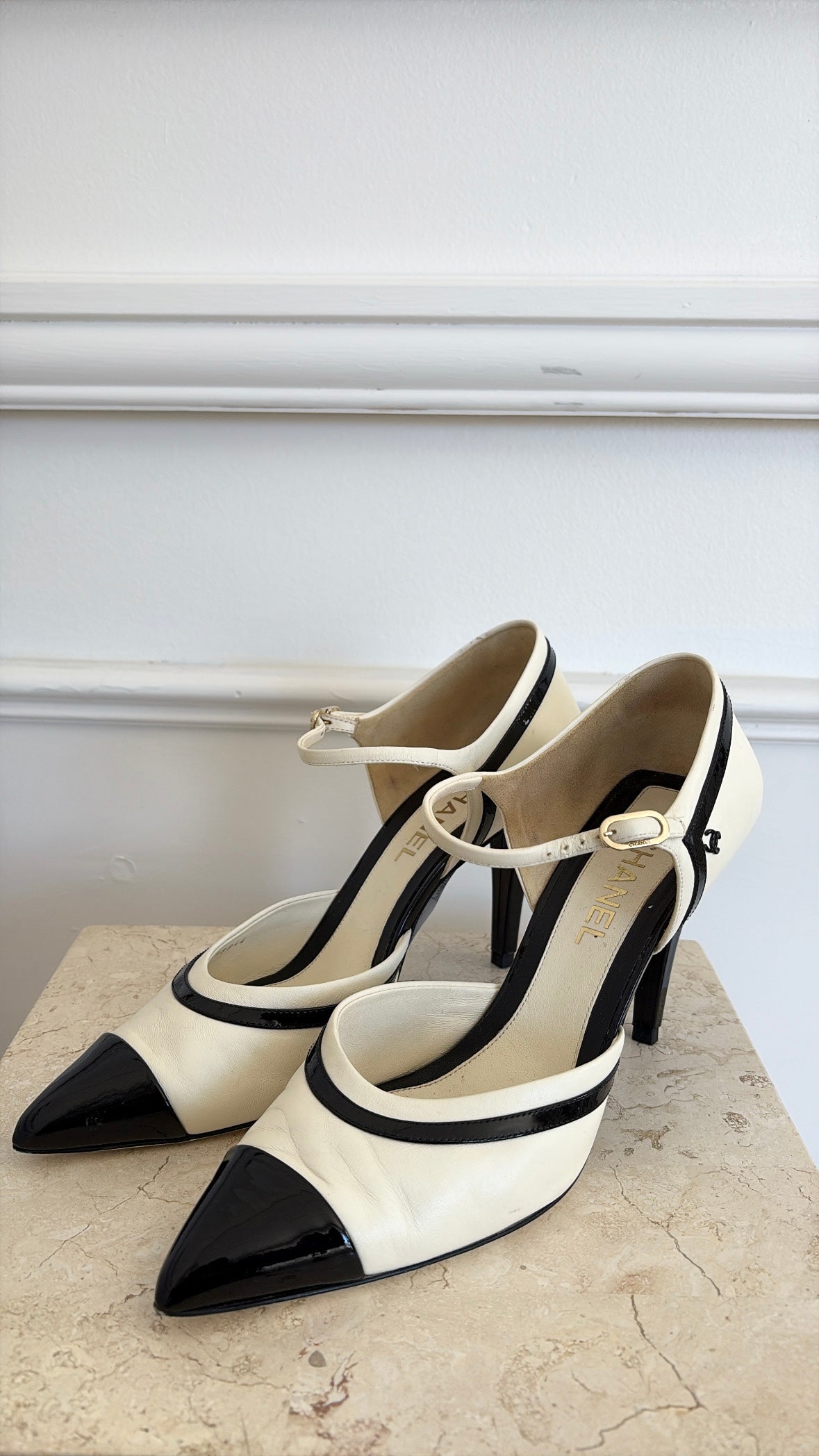 Chanel White and Black Leather Pointed Mary Janes, 41 C