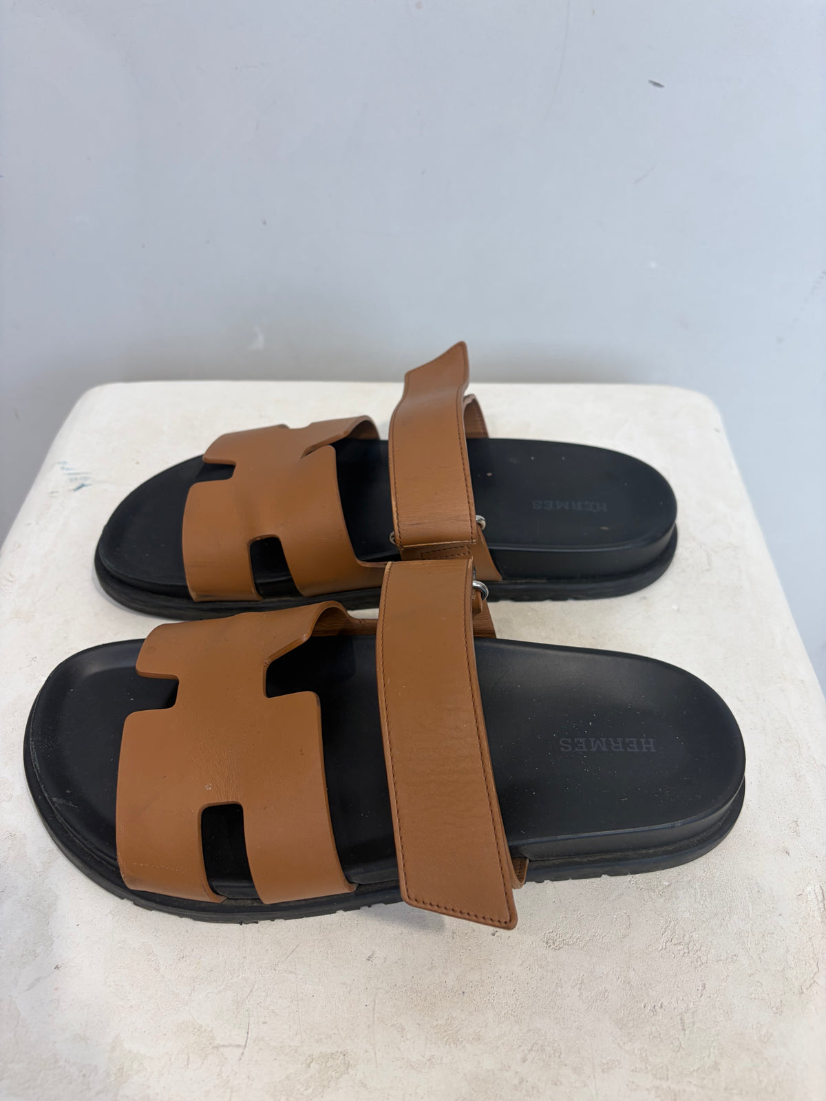 Hermès Chypre Sandals Tan, 40.5