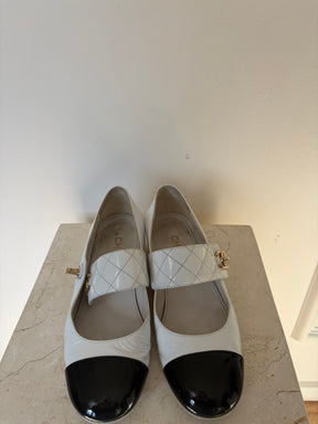 Chanel White and Black Patent Heeled Mary Jane, 39.5 C