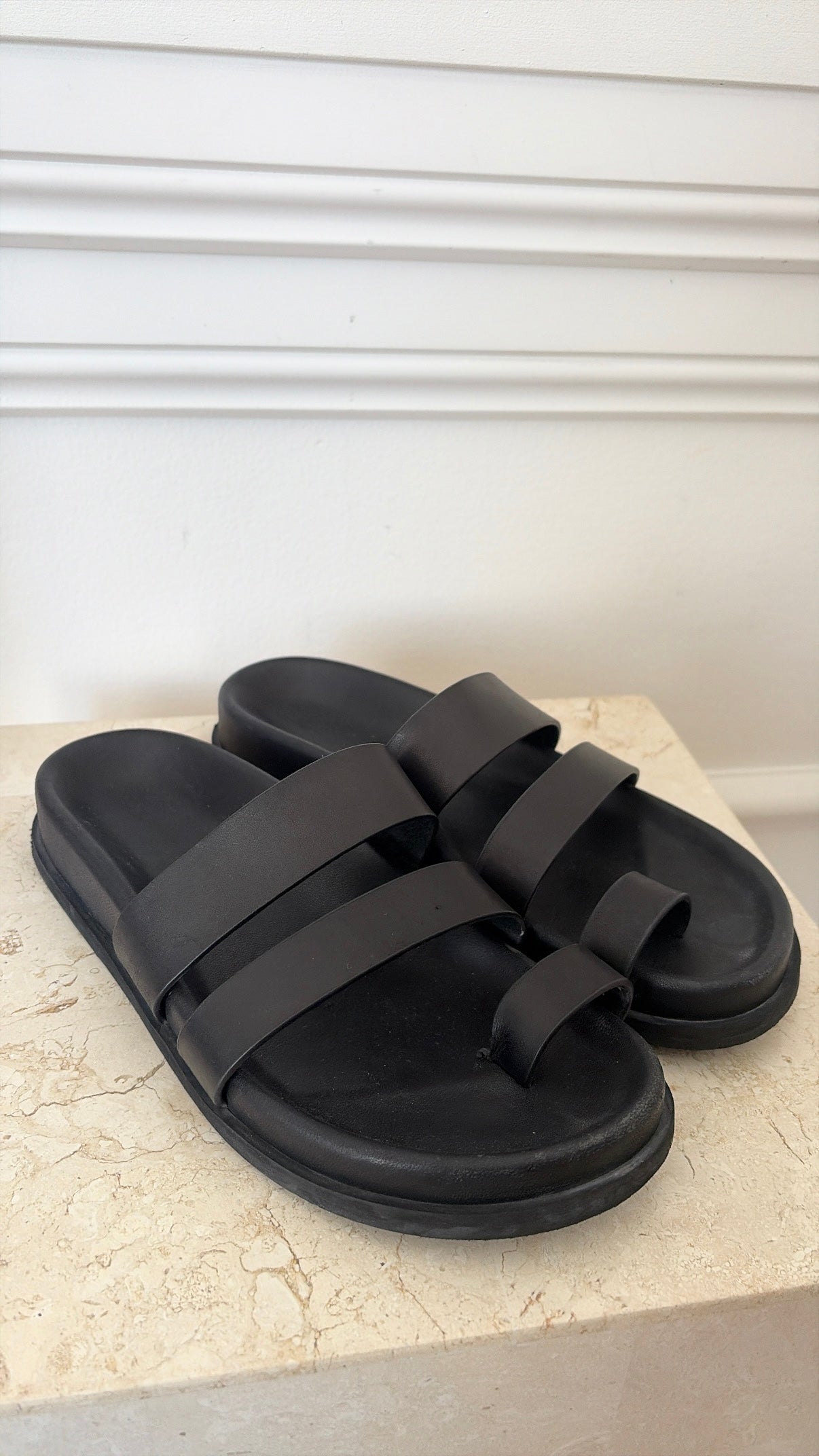 bassike Raw Leather Sandal Black, 37