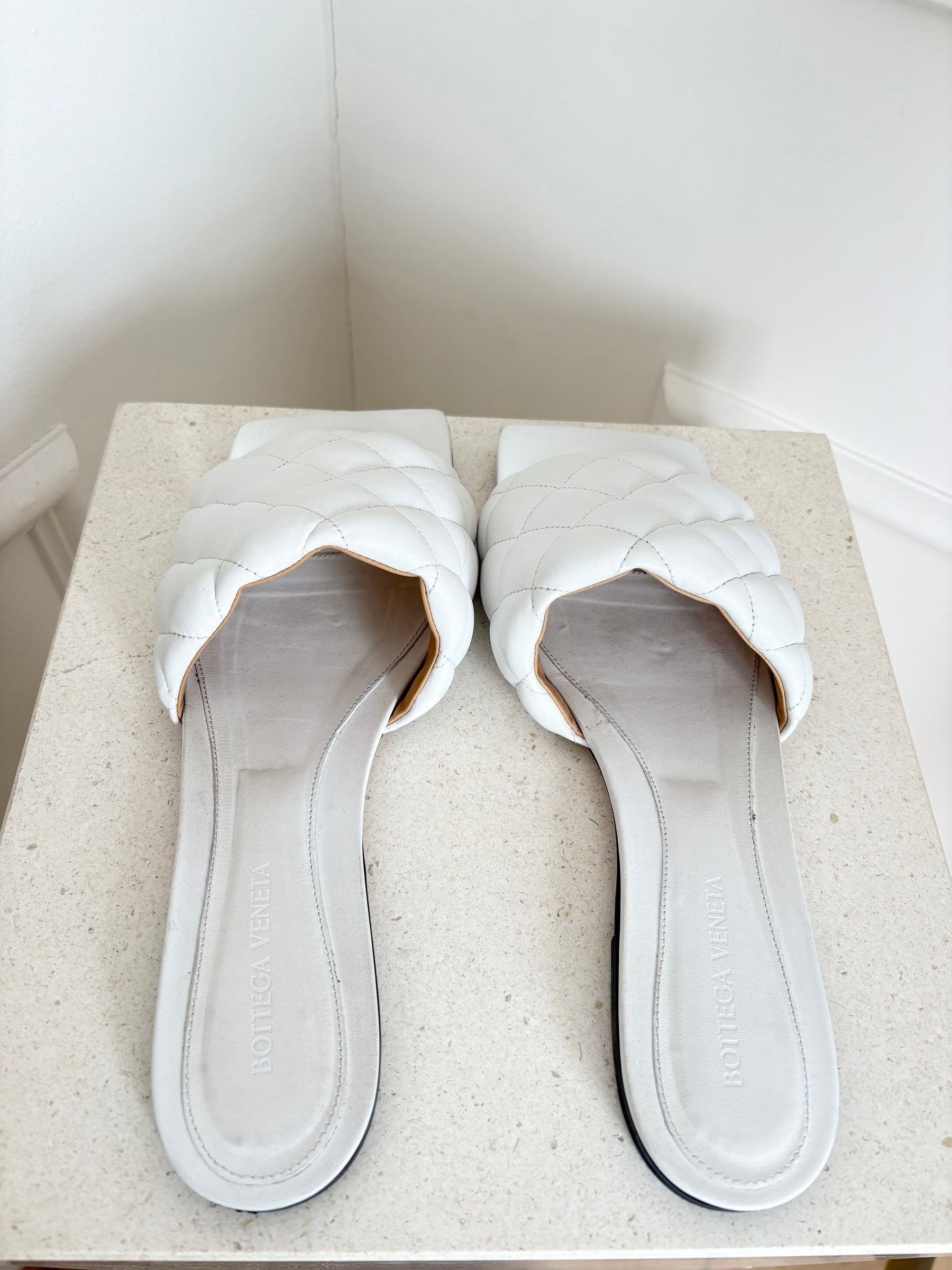 Bottega Veneta Padded Flat Sandal In Optic White, 41