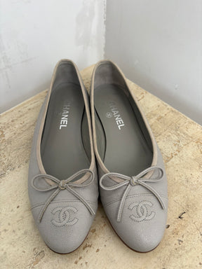 Chanel Grey Caviar Leather Ballet Flats, 39 C