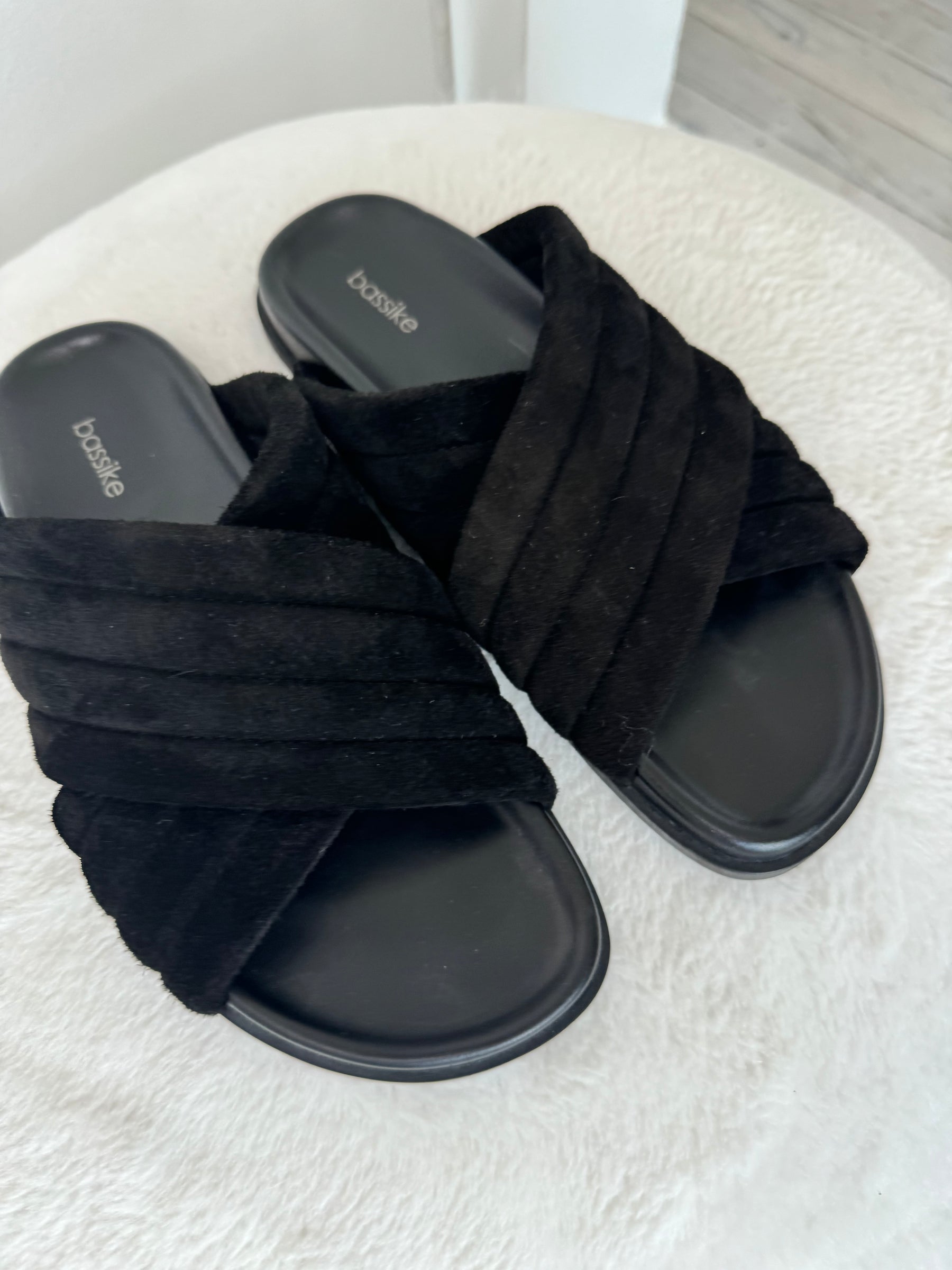 bassike Suede Cross Over Slides Black, 37