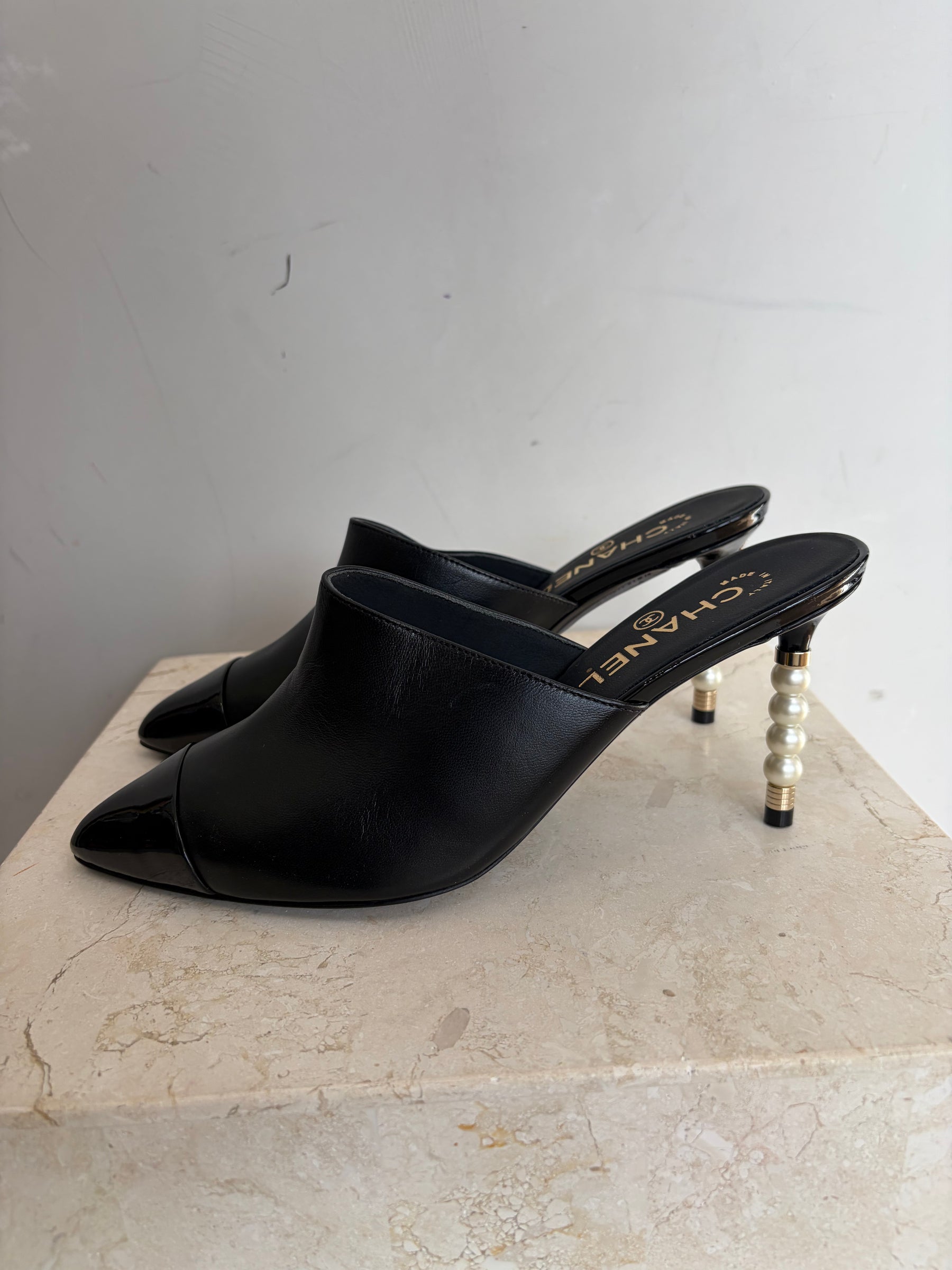 Chanel Black Leather and Patent Cap Pearl Heel mules, 38.5C
