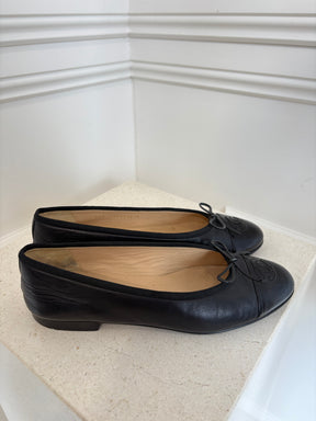Chanel Leather Ballet Flats CC Patent Toe In Black, 37.5