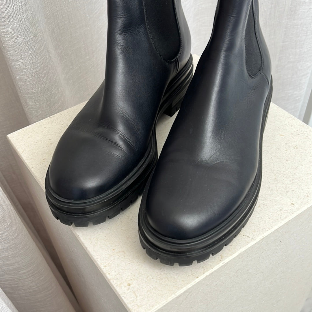 Gianvito Rossi Chester Leather Chelsea Boots Black, 42