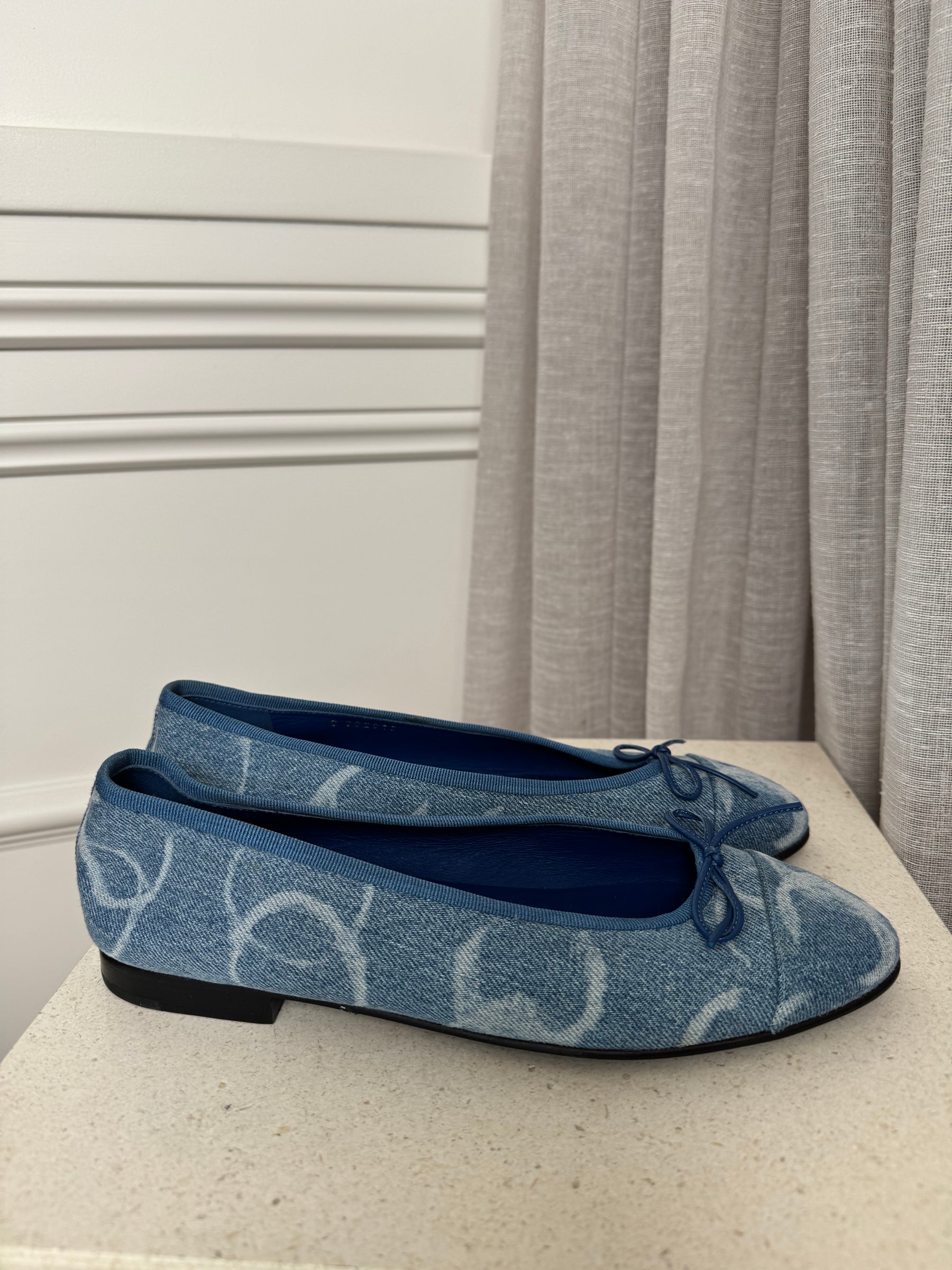 Chanel Blue Denim CC Logo Ballerina's, 39